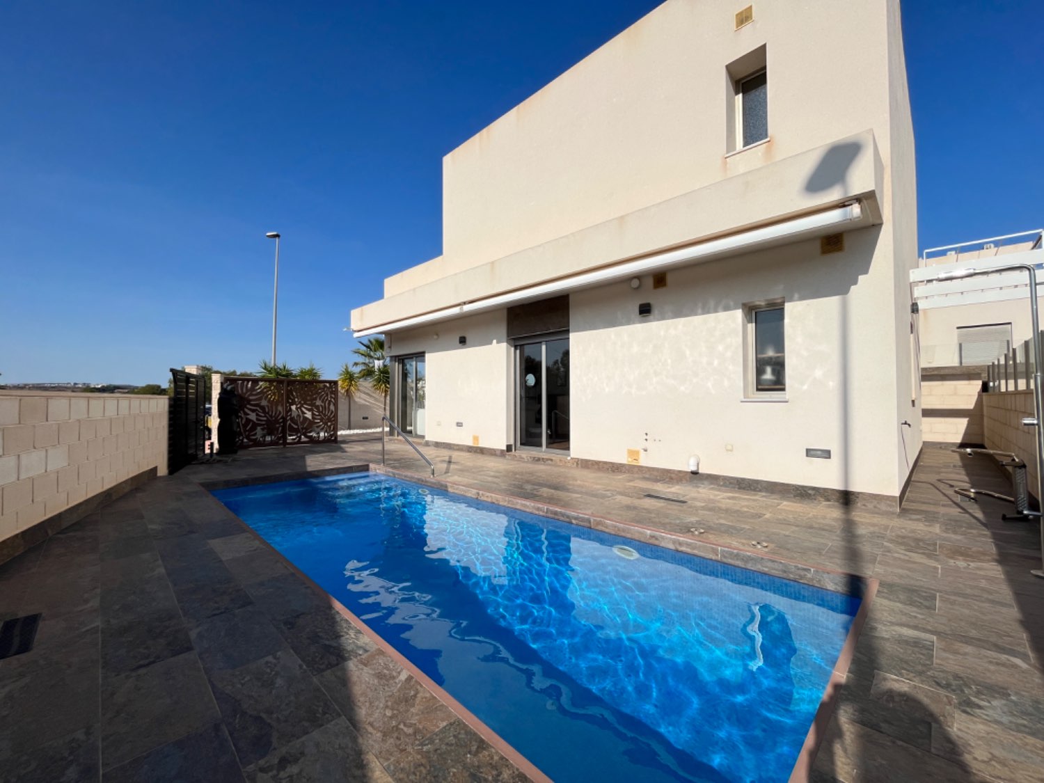 Preciosa casa de 3 dormitorios con piscina en zona tranquila