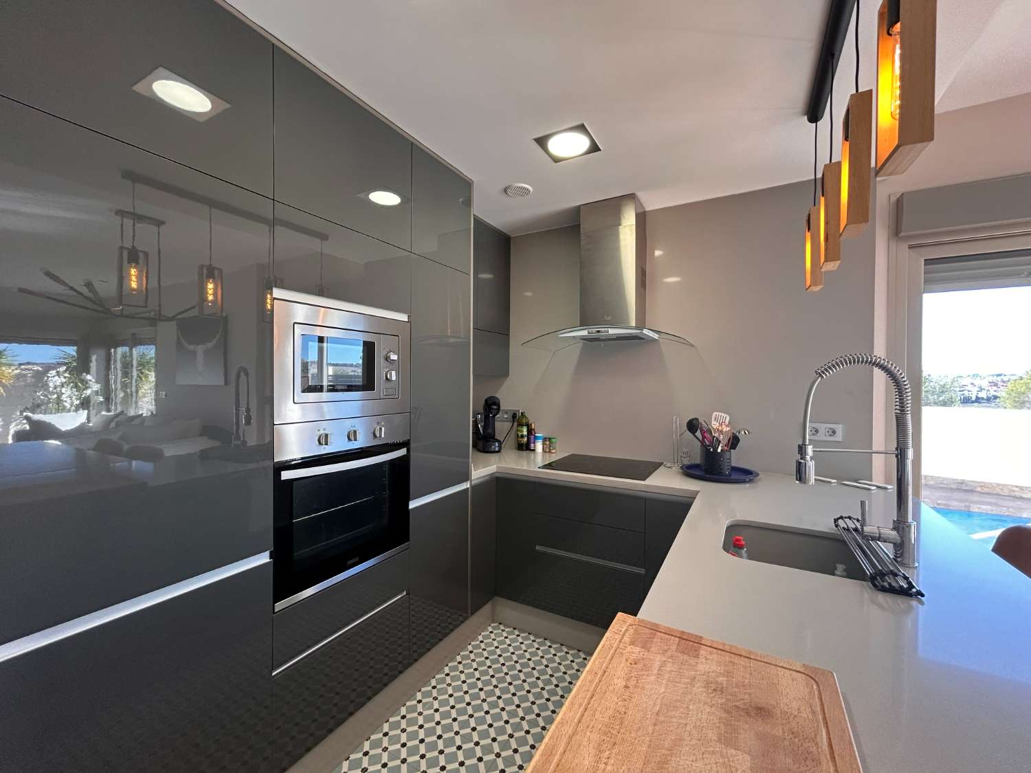 Preciosa casa de 3 dormitorios con piscina en zona tranquila