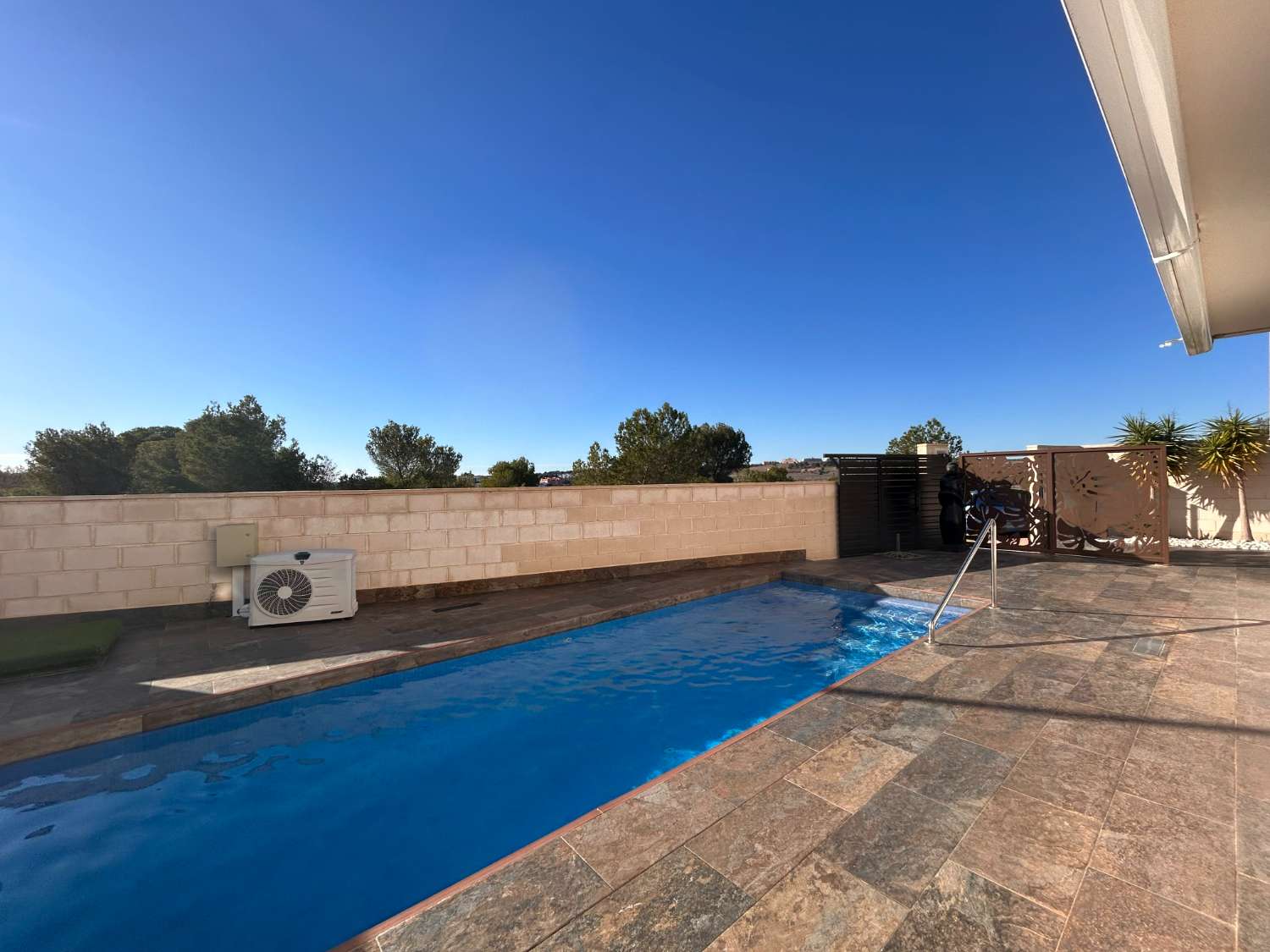 Preciosa casa de 3 dormitorios con piscina en zona tranquila