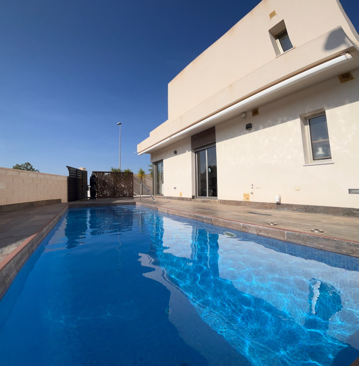 Preciosa casa de 3 dormitorios con piscina en zona tranquila
