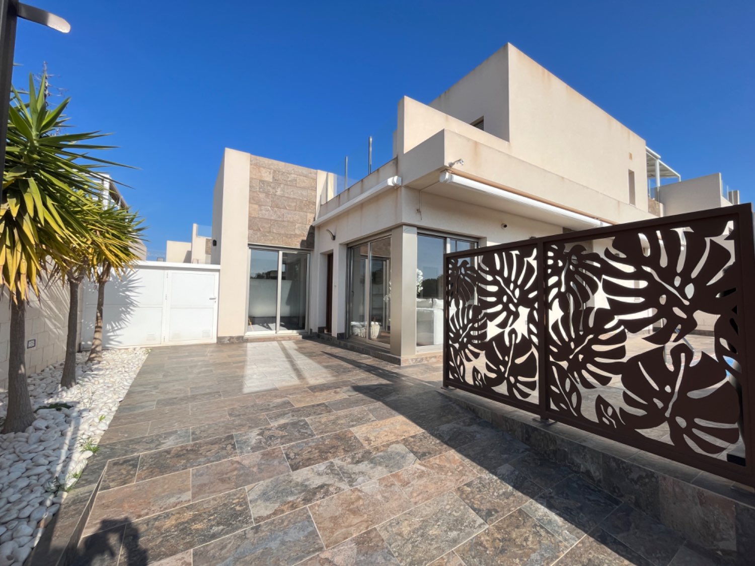 Preciosa casa de 3 dormitorios con piscina en zona tranquila