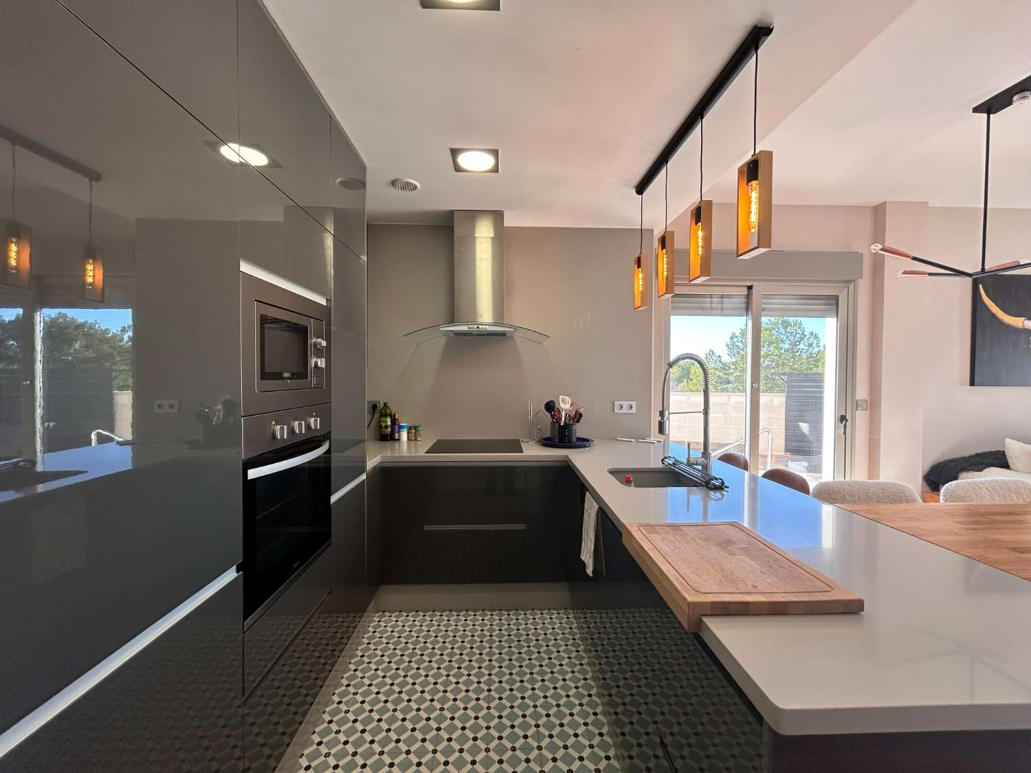Preciosa casa de 3 dormitorios con piscina en zona tranquila