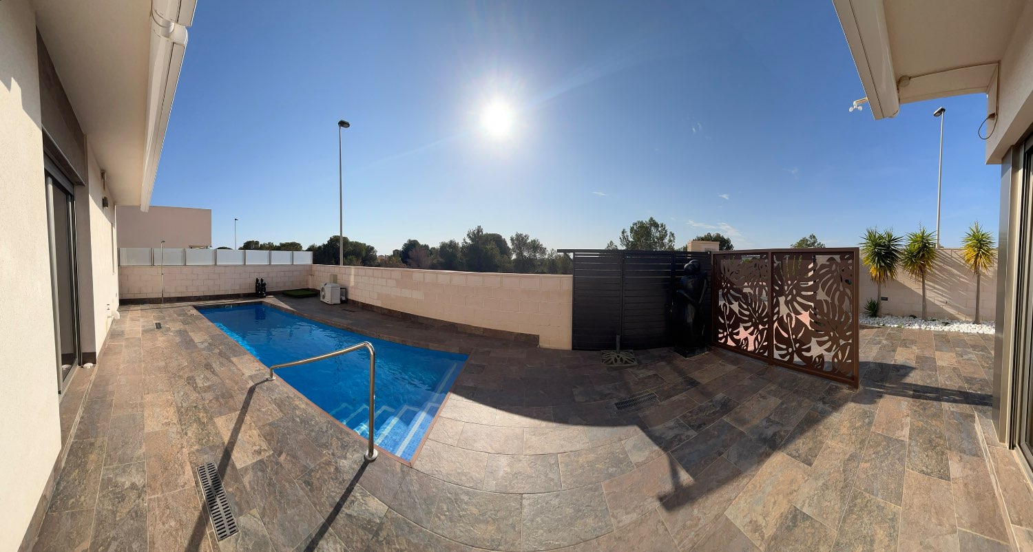 Preciosa casa de 3 dormitorios con piscina en zona tranquila