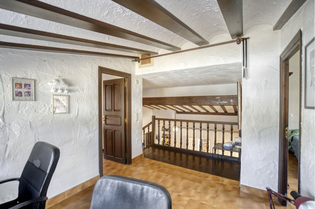 Exklusiv villa med 4 sovrum på 312 m² byggd på en tomt på 1 100 m² i det prestigefyllda området Los Balcones