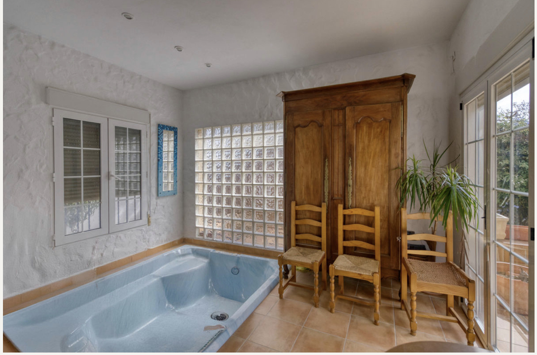 Exklusiv villa med 4 sovrum på 312 m² byggd på en tomt på 1 100 m² i det prestigefyllda området Los Balcones
