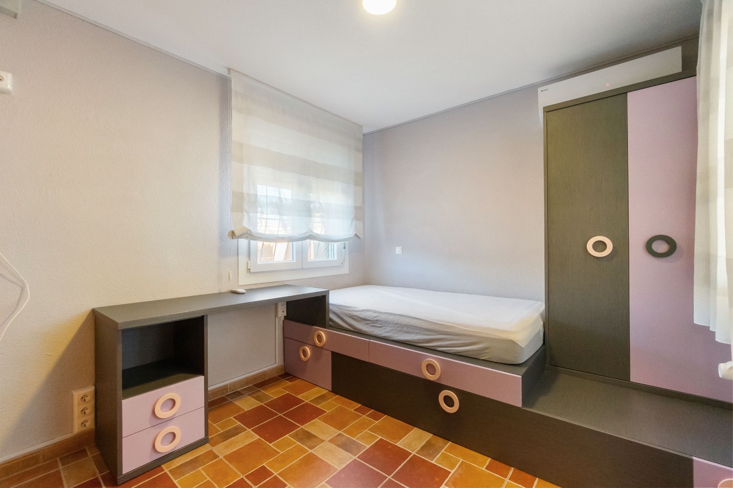 Villa med 4 soverom, 3 bad, garasje, badstue og privat saltvannsbasseng i La Florida Orihuela costa.