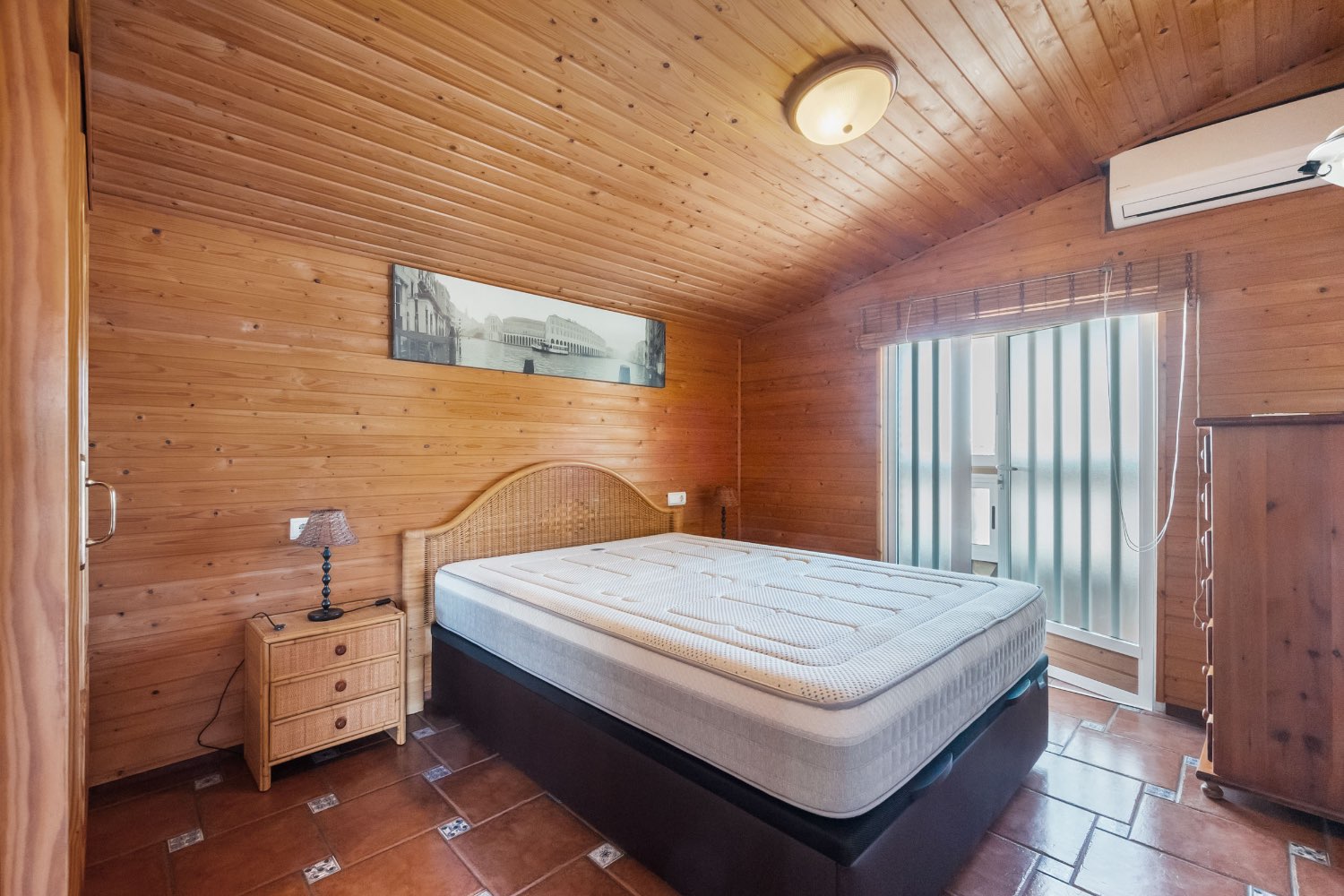 Villa med 4 soverom, 3 bad, garasje, badstue og privat saltvannsbasseng i La Florida Orihuela costa.