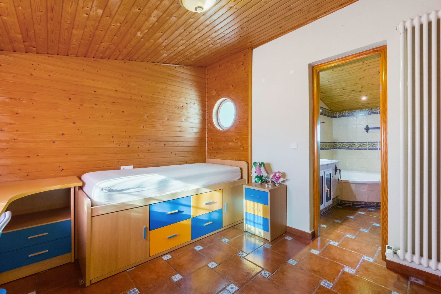 Villa med 4 soverom, 3 bad, garasje, badstue og privat saltvannsbasseng i La Florida Orihuela costa.
