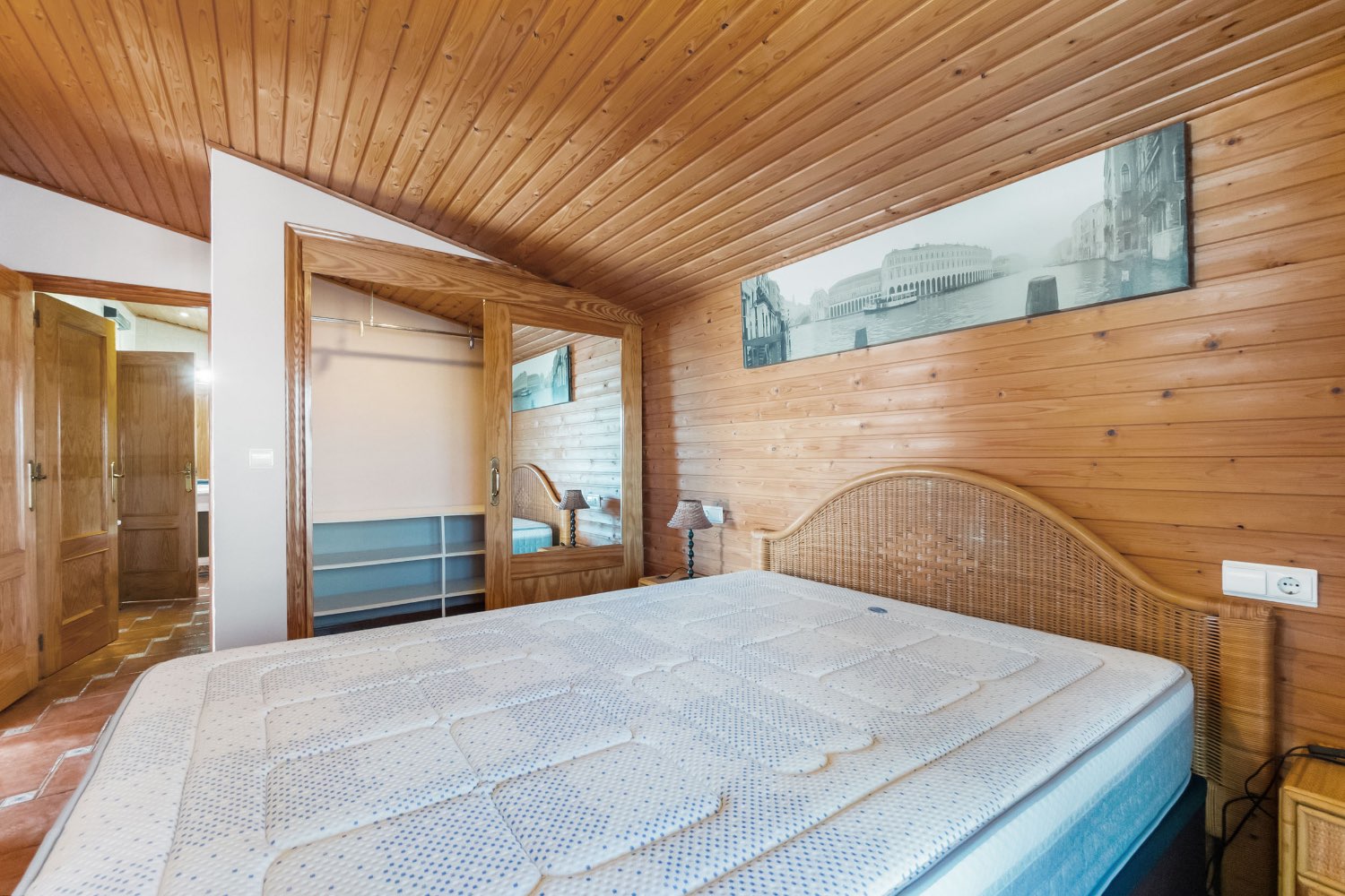 Villa med 4 soverom, 3 bad, garasje, badstue og privat saltvannsbasseng i La Florida Orihuela costa.