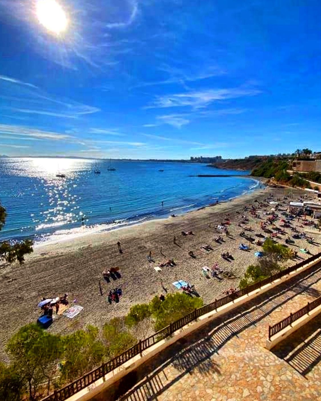 Villa med 4 soverom, 3 bad, garasje, badstue og privat saltvannsbasseng i La Florida Orihuela costa.