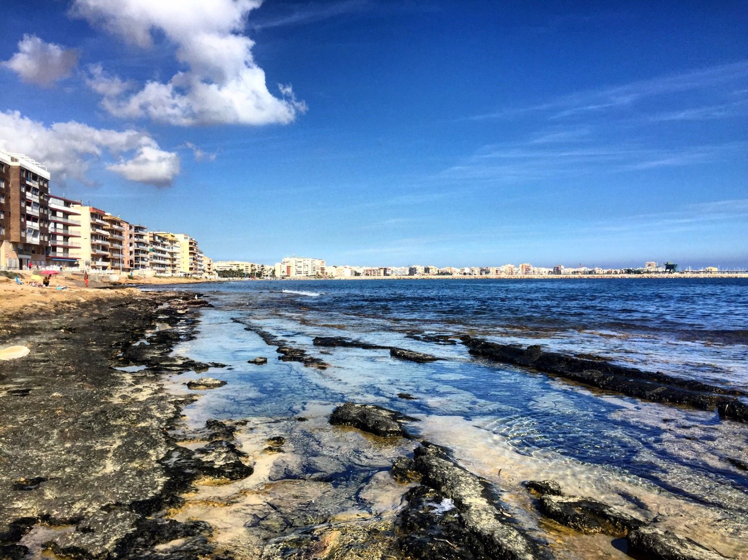 Villa med 4 soverom, 3 bad, garasje, badstue og privat saltvannsbasseng i La Florida Orihuela costa.