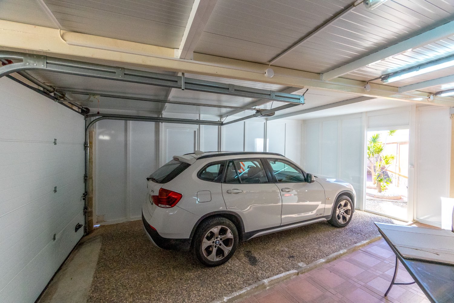Villa med 4 soverom, 3 bad, garasje, badstue og privat saltvannsbasseng i La Florida Orihuela costa.