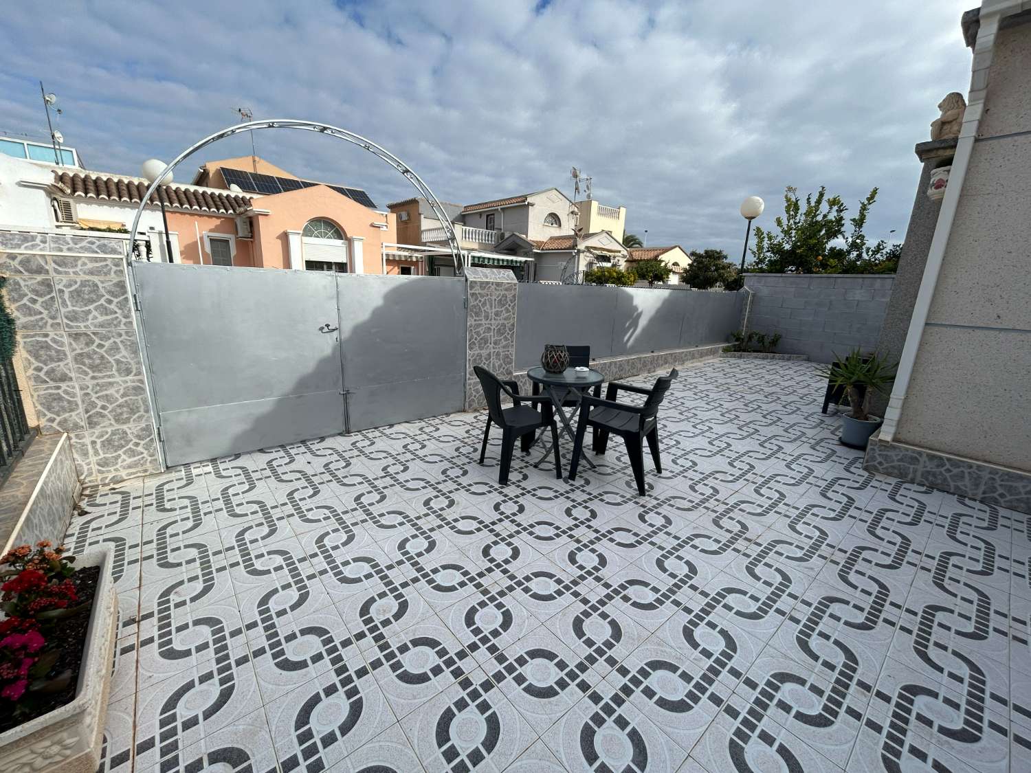 Encantador bungalow de 2 dormitorios cerca del Lago Rosa de Torrevieja