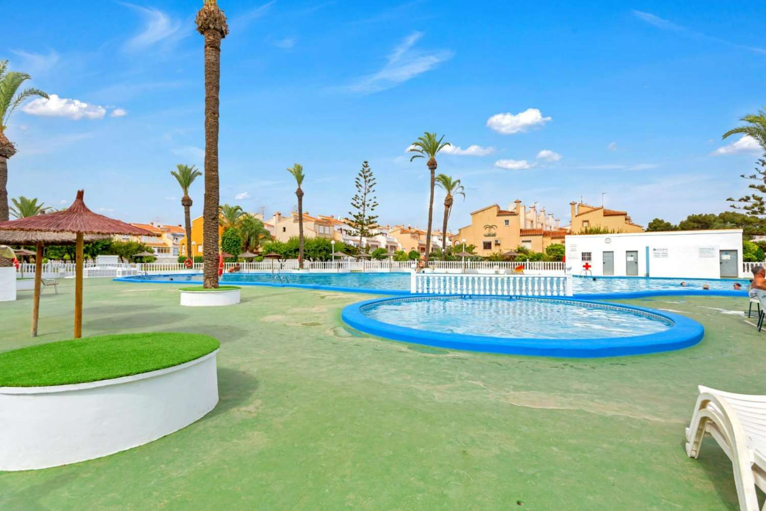 Encantador bungalow de 2 dormitorios cerca del Lago Rosa de Torrevieja