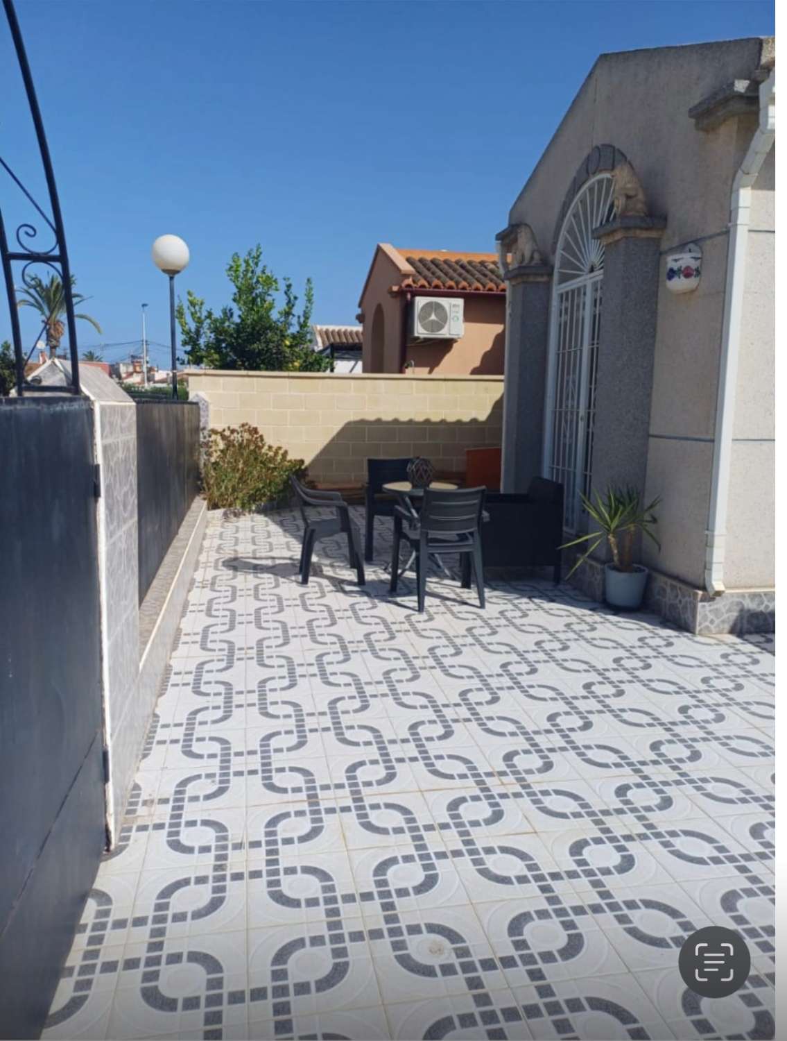 Encantador bungalow de 2 dormitorios cerca del Lago Rosa de Torrevieja