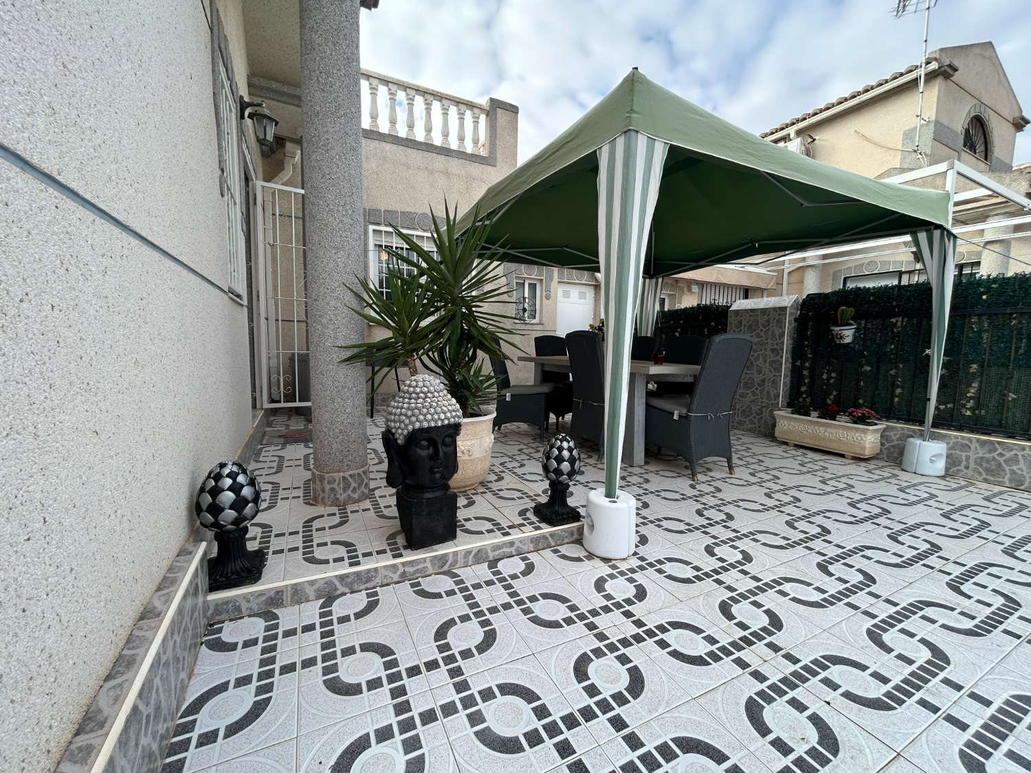 Encantador bungalow de 2 dormitorios cerca del Lago Rosa de Torrevieja