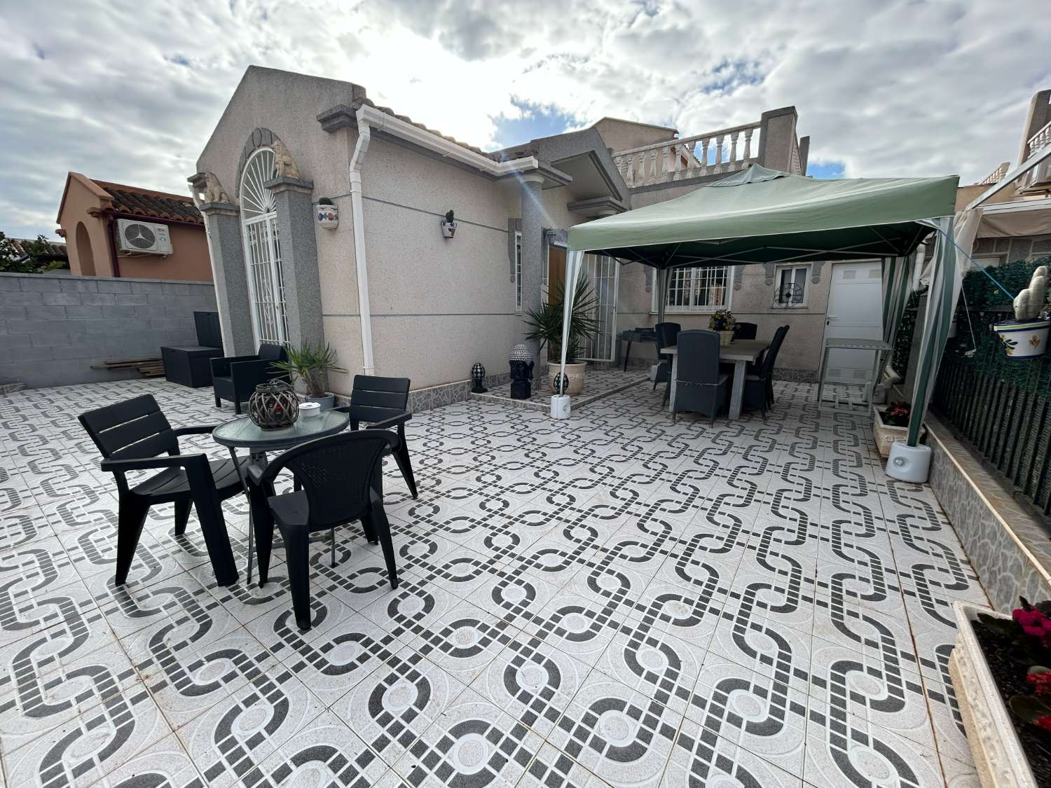 Encantador bungalow de 2 dormitorios cerca del Lago Rosa de Torrevieja