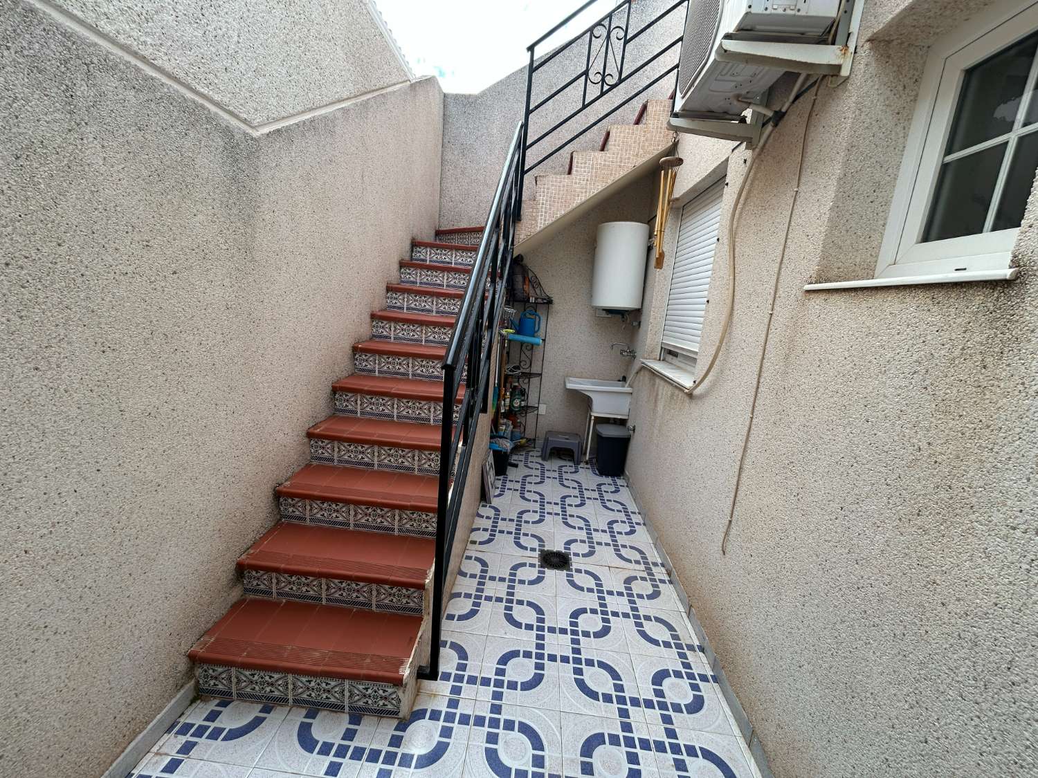 Encantador bungalow de 2 dormitorios cerca del Lago Rosa de Torrevieja