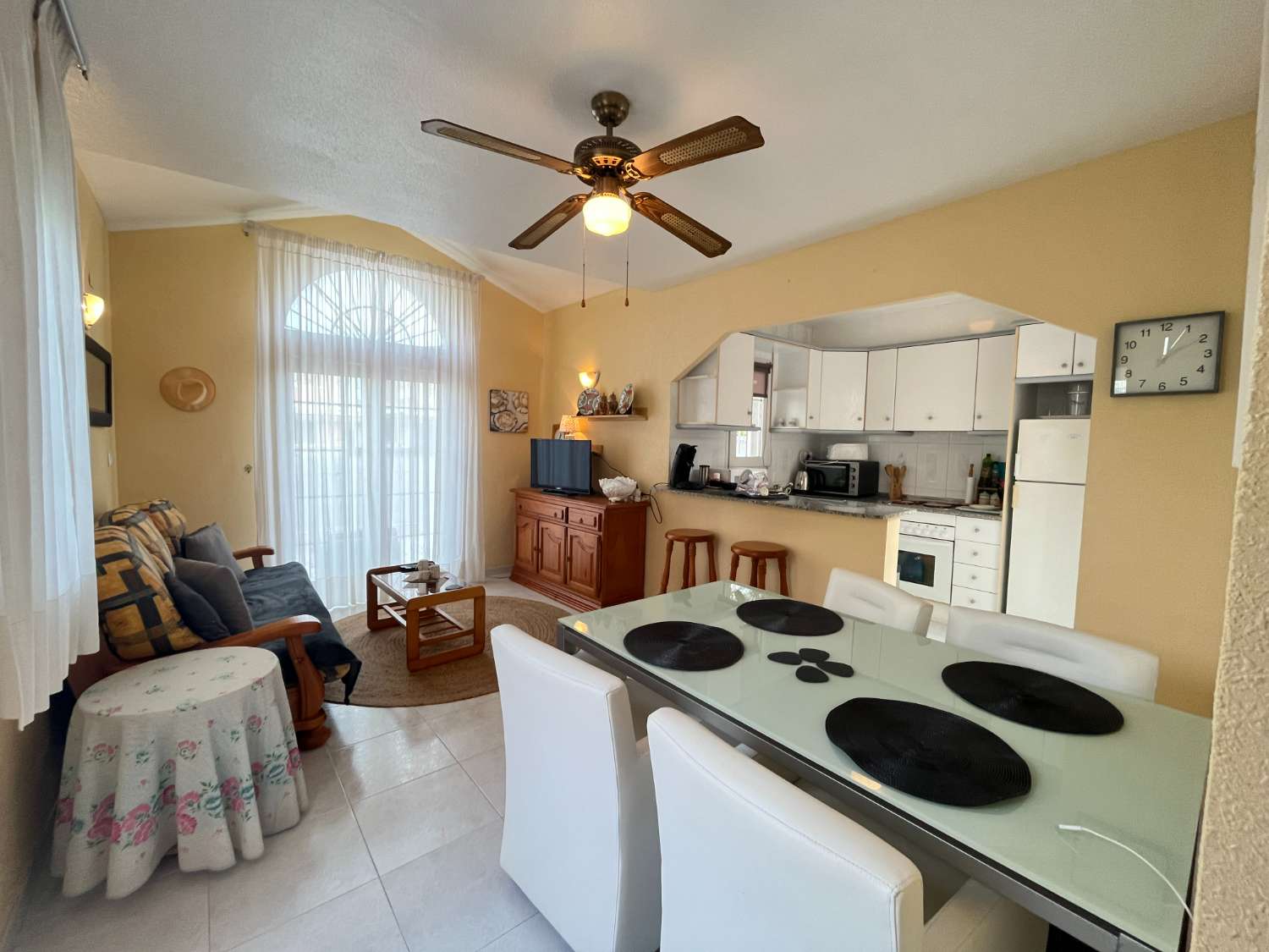Encantador bungalow de 2 dormitorios cerca del Lago Rosa de Torrevieja