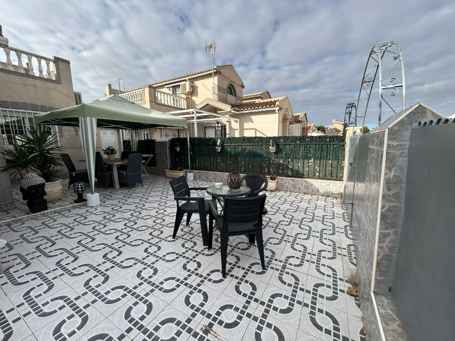 Encantador bungalow de 2 dormitorios cerca del Lago Rosa de Torrevieja