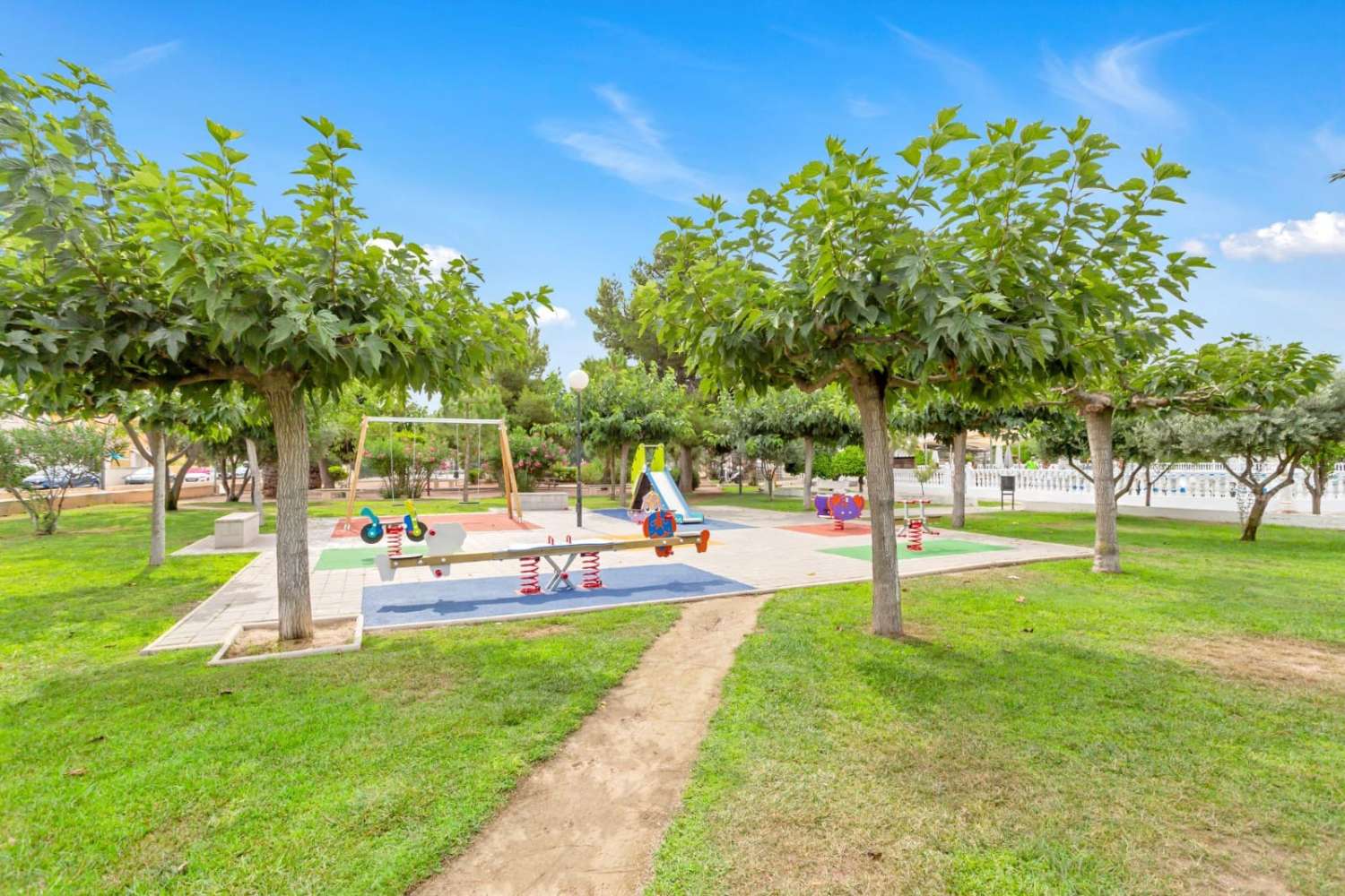 Encantador bungalow de 2 dormitorios cerca del Lago Rosa de Torrevieja