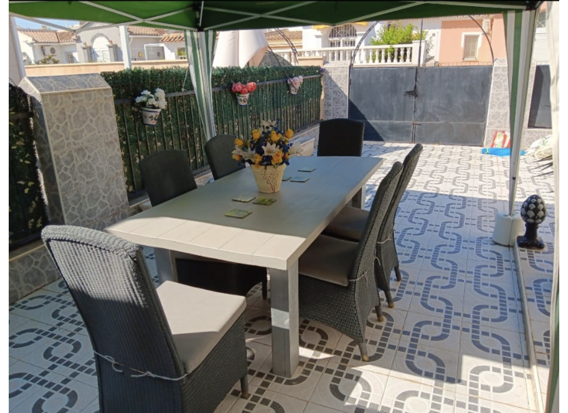 Encantador bungalow de 2 dormitorios cerca del Lago Rosa de Torrevieja
