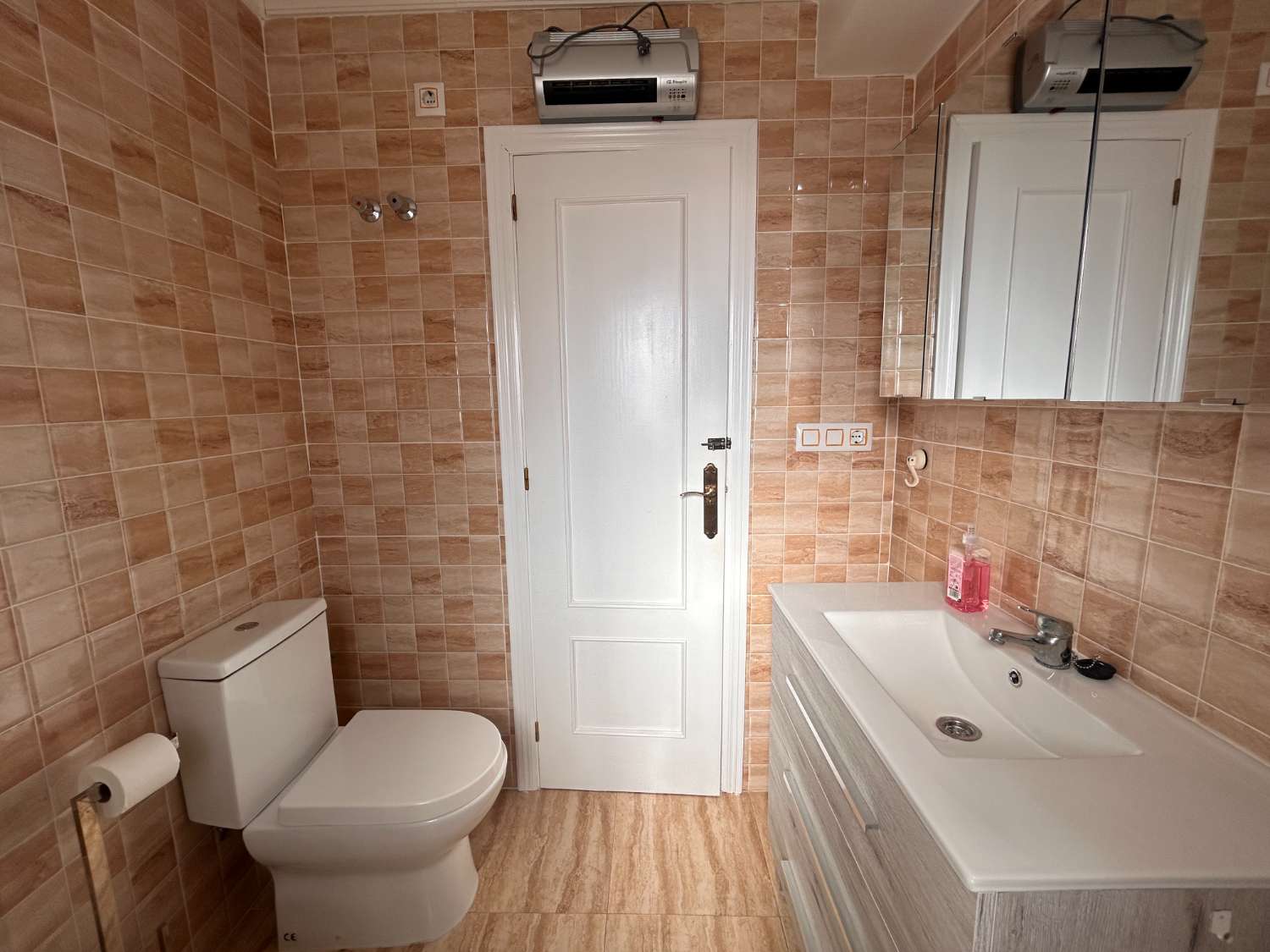 Preciosa casa adosada de 3 dormitorios con piscina comunitaria