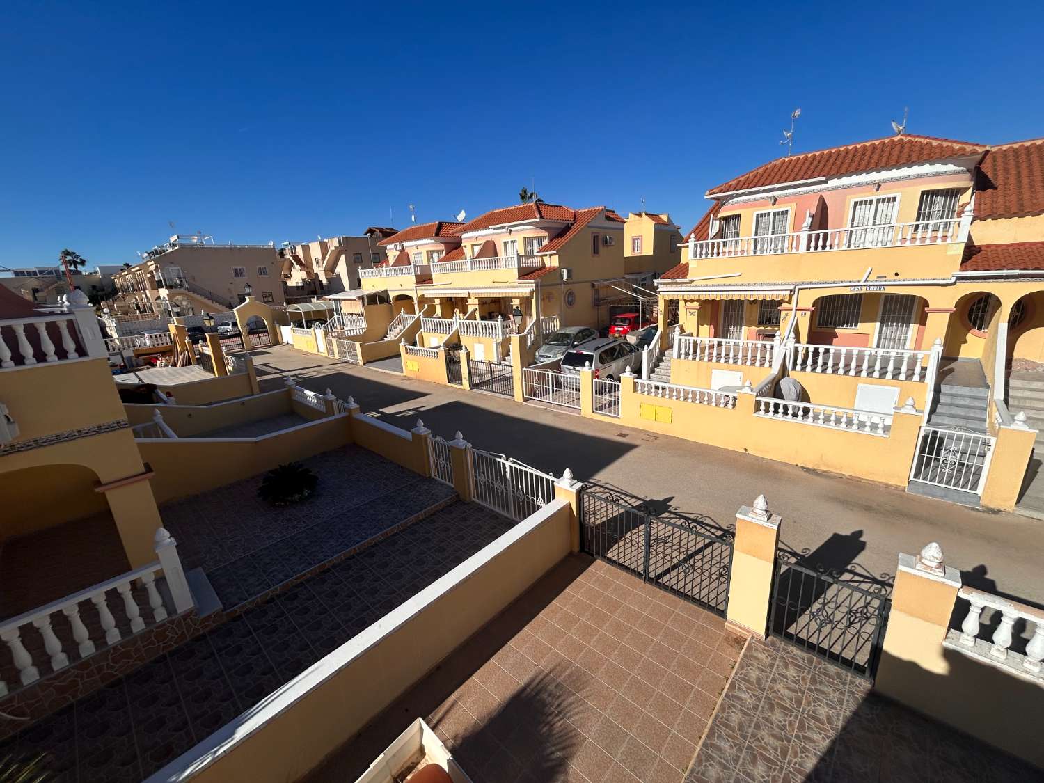 Preciosa casa adosada de 3 dormitorios con piscina comunitaria