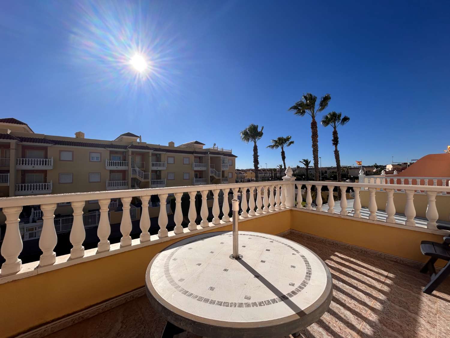 Preciosa casa adosada de 3 dormitorios con piscina comunitaria