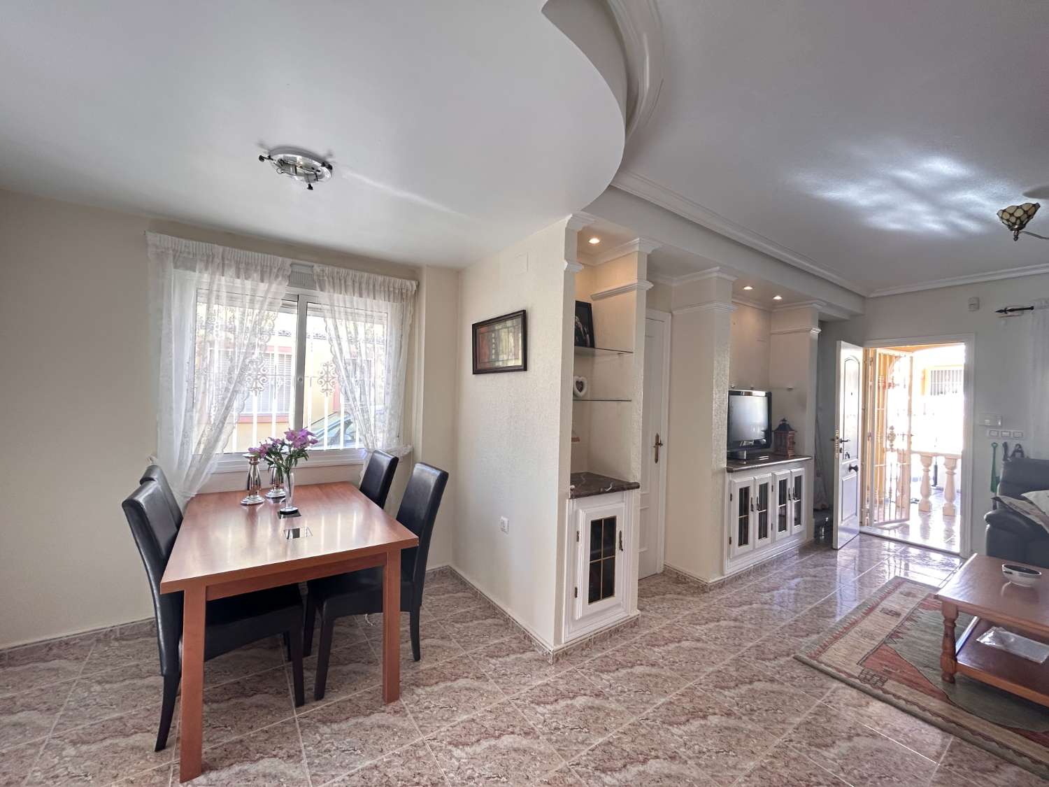 Preciosa casa adosada de 3 dormitorios con piscina comunitaria