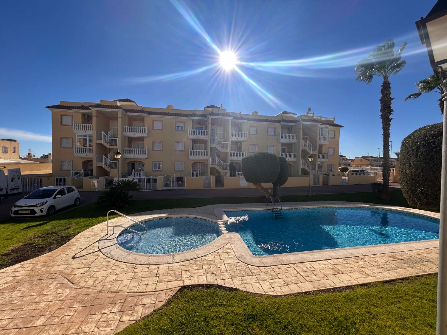 Preciosa casa adosada de 3 dormitorios con piscina comunitaria