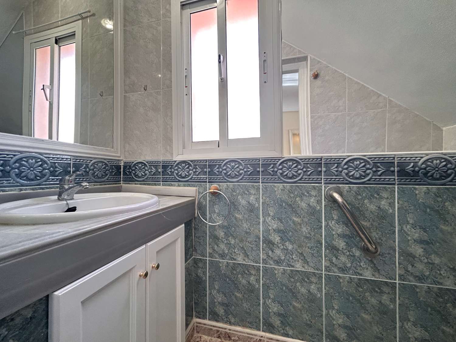 Preciosa casa adosada de 3 dormitorios con piscina comunitaria