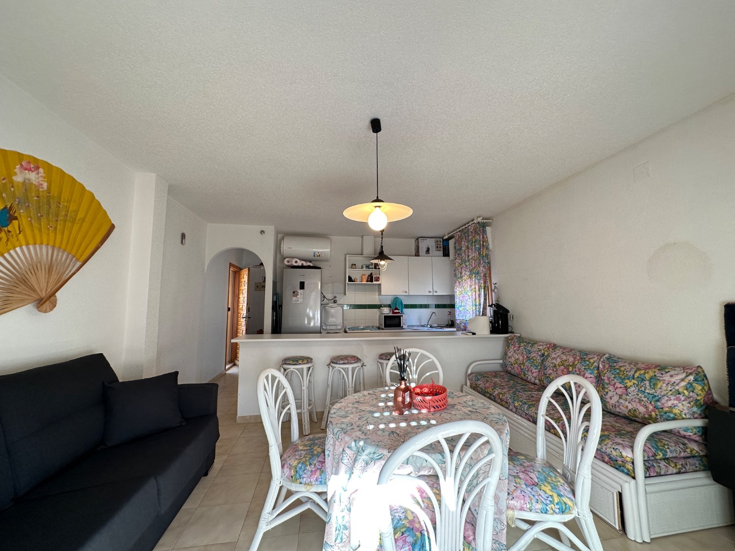 Hjørnestudio med utsikt over bassenget i La Florida, Orihuela Costa