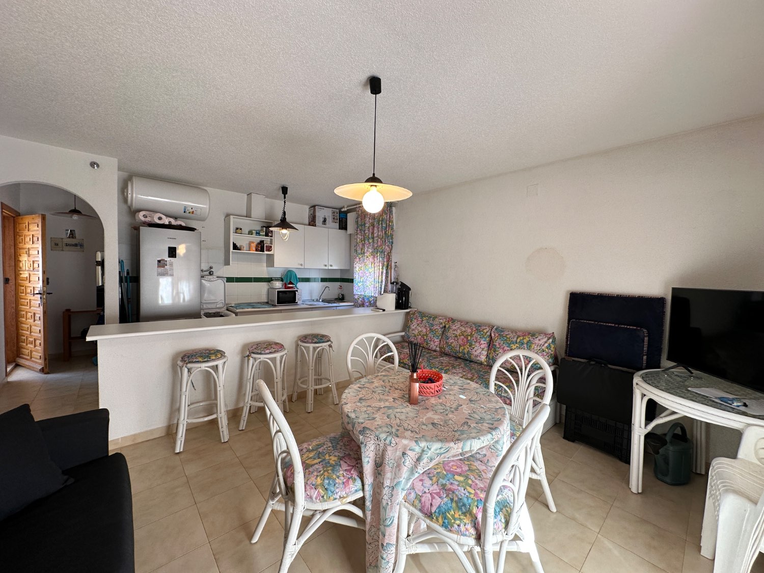 Hjørnestudio med utsikt over bassenget i La Florida, Orihuela Costa
