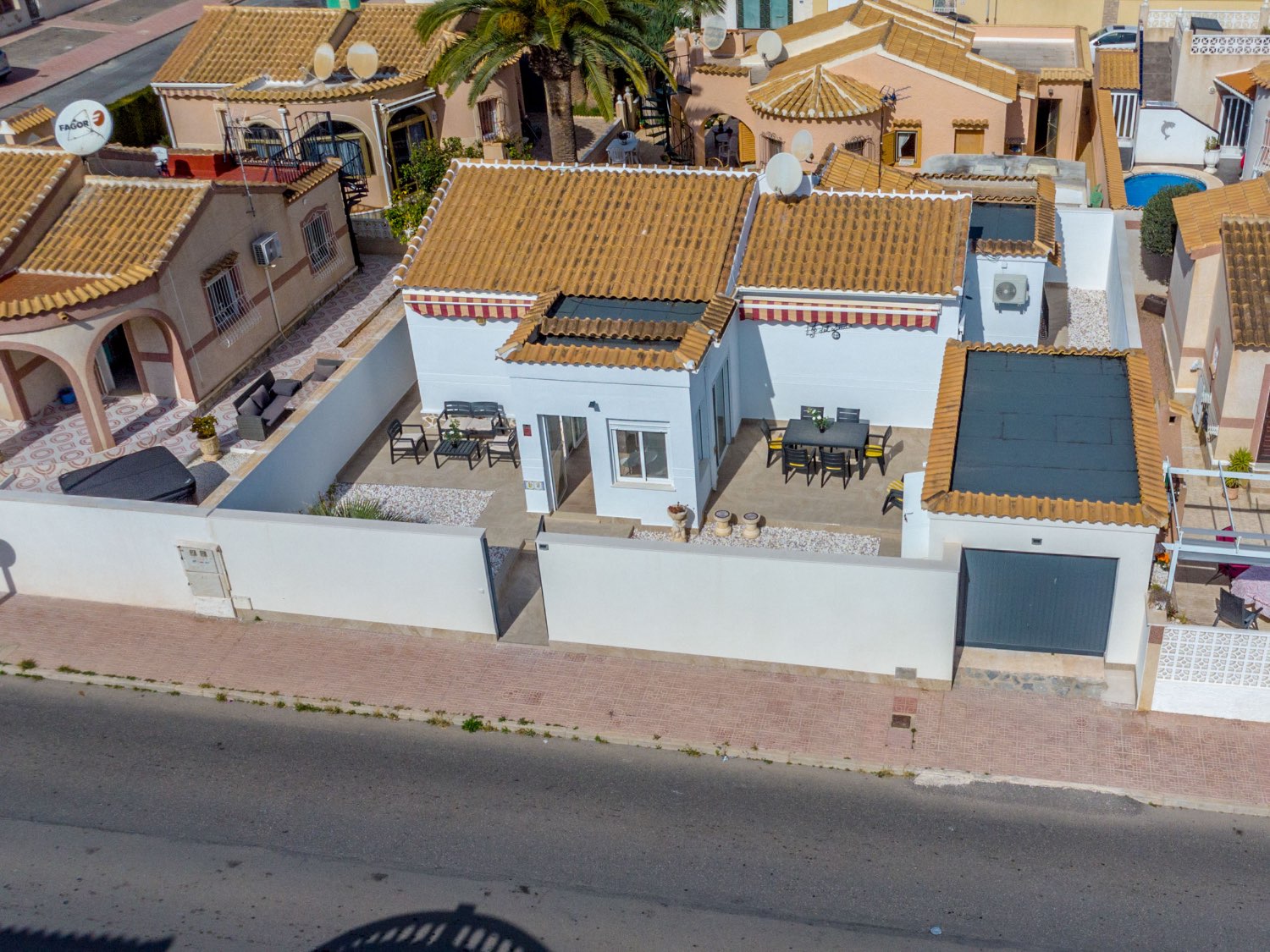 Вилла в продаже в Los Almendros-La Florida (Orihuela)