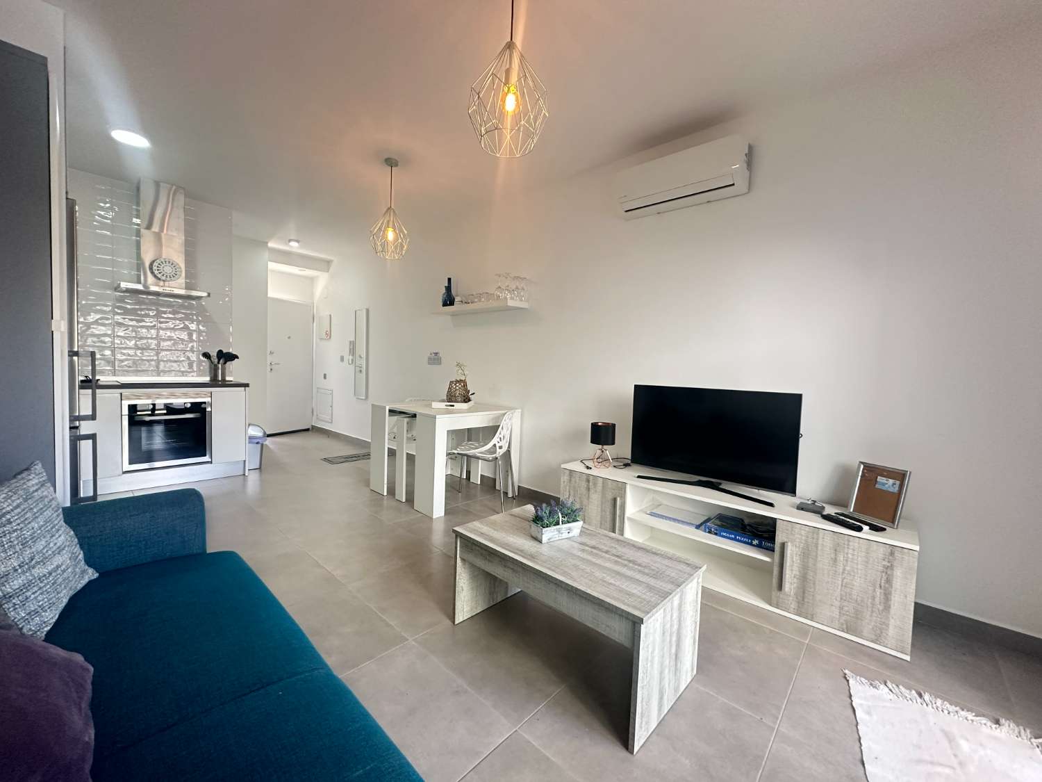 Moderne Studio i Pilar de LA Horadada