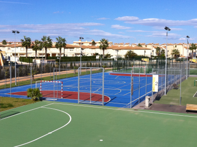 Apartamento en planta alta con jardín en Playa Flamenca