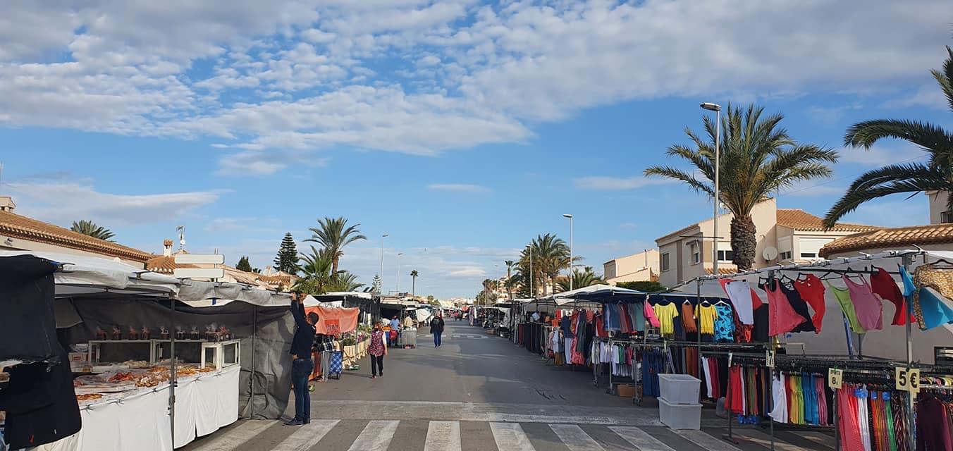 Apartamento en planta alta con jardín en Playa Flamenca