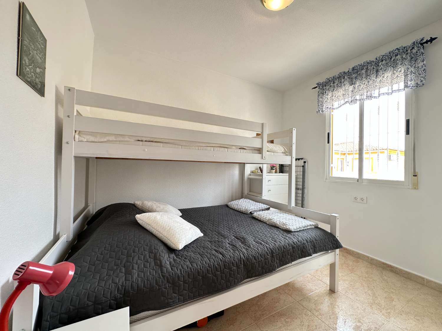 Apartamento en planta alta con jardín en Playa Flamenca