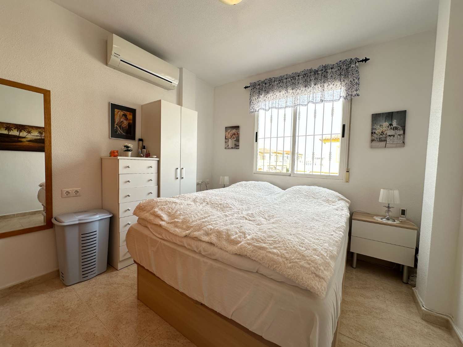 Apartamento en planta alta con jardín en Playa Flamenca