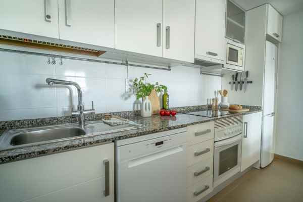 Bel appartement 2 chambres, 2 salles de bains avec 1 piscine commune sur Zenia Mar à Orihuela costa