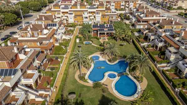 Bel appartement 2 chambres, 2 salles de bains avec 1 piscine commune sur Zenia Mar à Orihuela costa