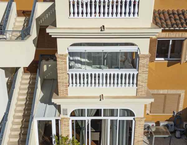 Bel appartement 2 chambres, 2 salles de bains avec 1 piscine commune sur Zenia Mar à Orihuela costa
