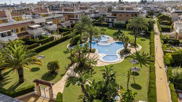 Bel appartement 2 chambres, 2 salles de bains avec 1 piscine commune sur Zenia Mar à Orihuela costa