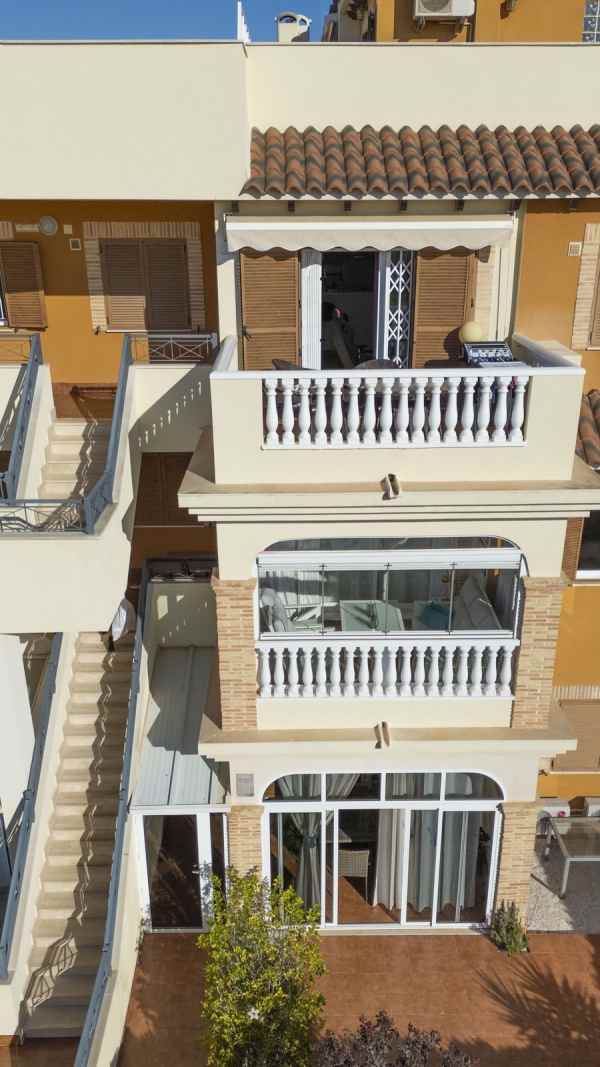Bel appartement 2 chambres, 2 salles de bains avec 1 piscine commune sur Zenia Mar à Orihuela costa