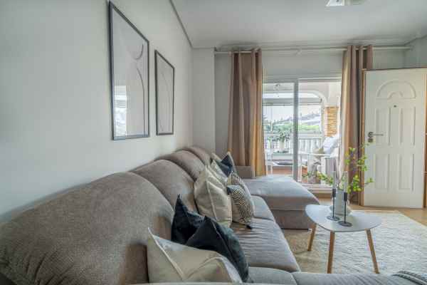 Bel appartement 2 chambres, 2 salles de bains avec 1 piscine commune sur Zenia Mar à Orihuela costa