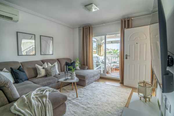 Bel appartement 2 chambres, 2 salles de bains avec 1 piscine commune sur Zenia Mar à Orihuela costa