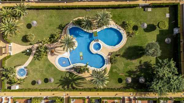 Bel appartement 2 chambres, 2 salles de bains avec 1 piscine commune sur Zenia Mar à Orihuela costa
