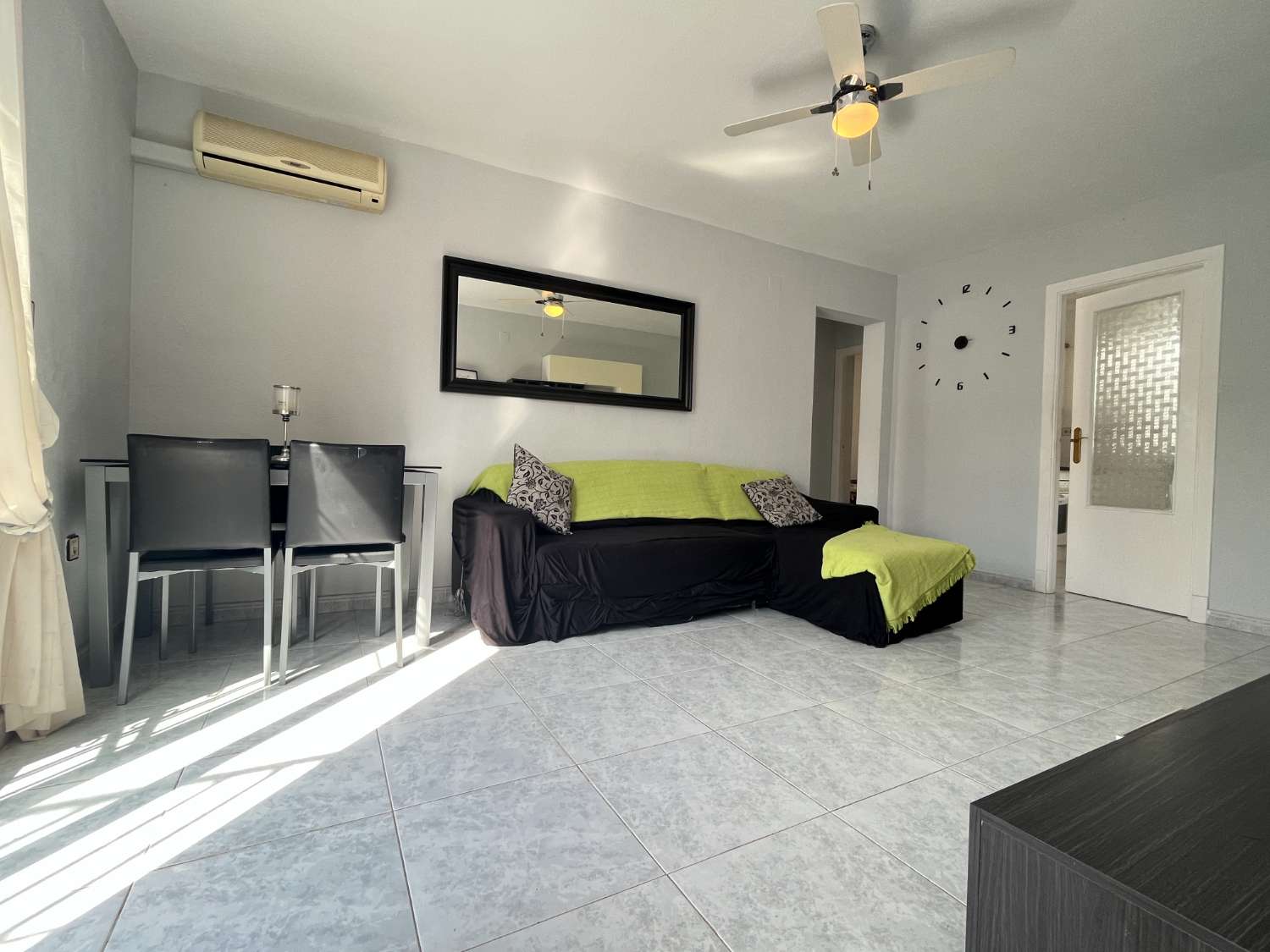Apartamento en Planta alta de 2 dormitorios y solarium privado con vistas al Mar