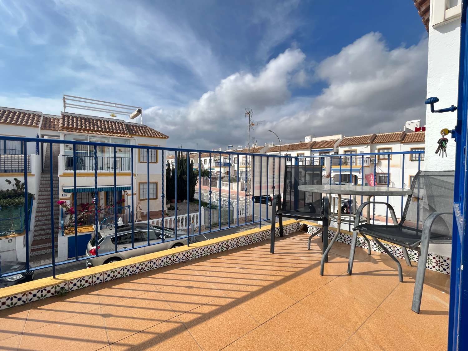 Apartamento en Planta alta de 2 dormitorios y solarium privado con vistas al Mar